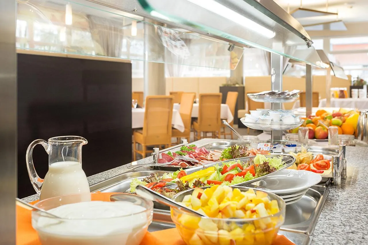 Kurhotel Pyramide Sibyllenbad Neualbenreuth 4*,  Německo